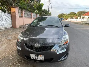 Toyota Yaris Base Sedan 4dr 2010 Gray