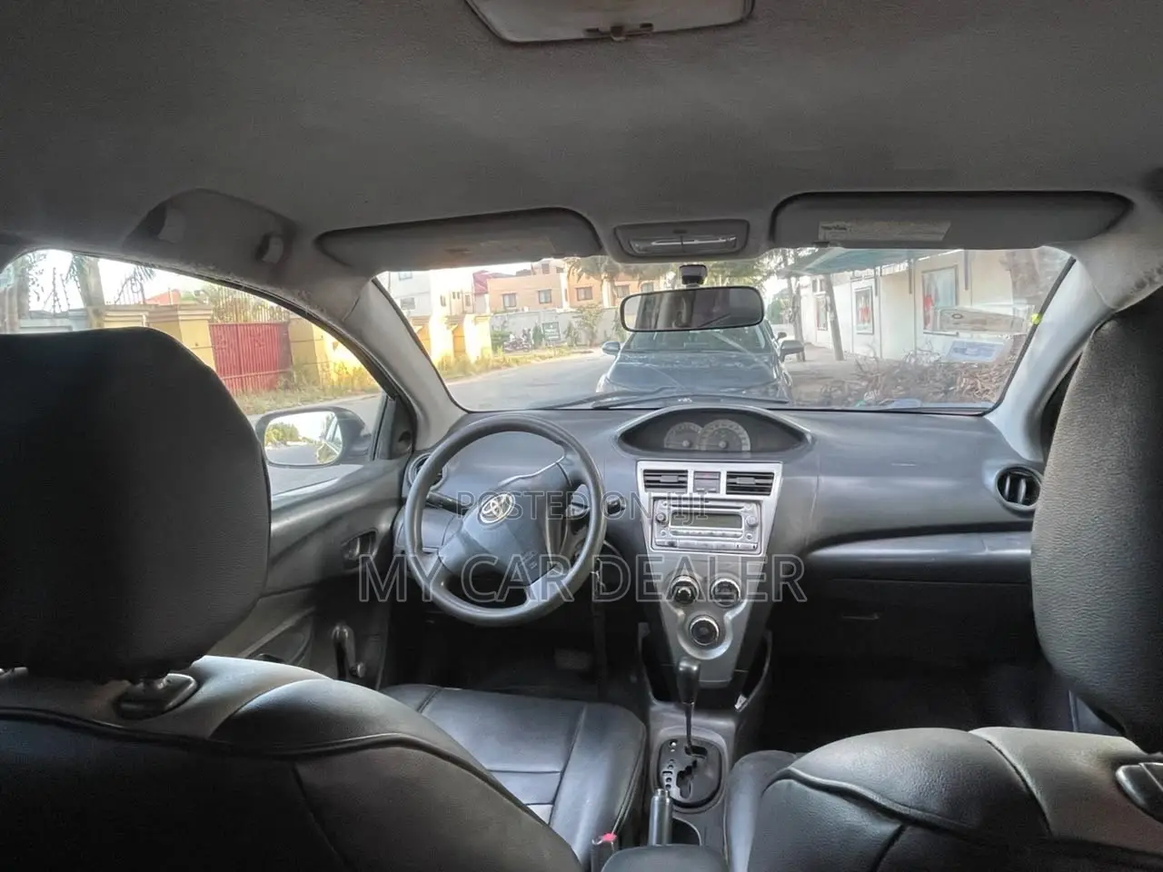 Toyota Yaris Base Sedan 4dr 2010 Gray
