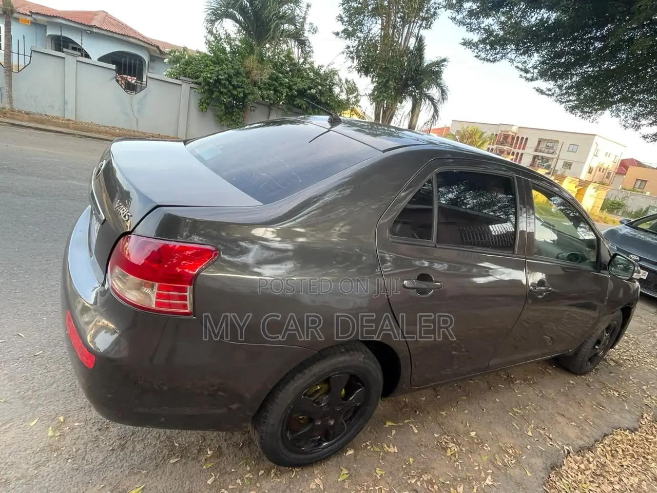 Toyota Yaris Base Sedan 4dr 2010 Gray