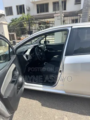 Toyota Yaris L Hatchback 3dr 2017 Silver