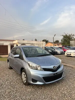 Toyota Vitz 1.3 AWD 3dr 2013 Blue