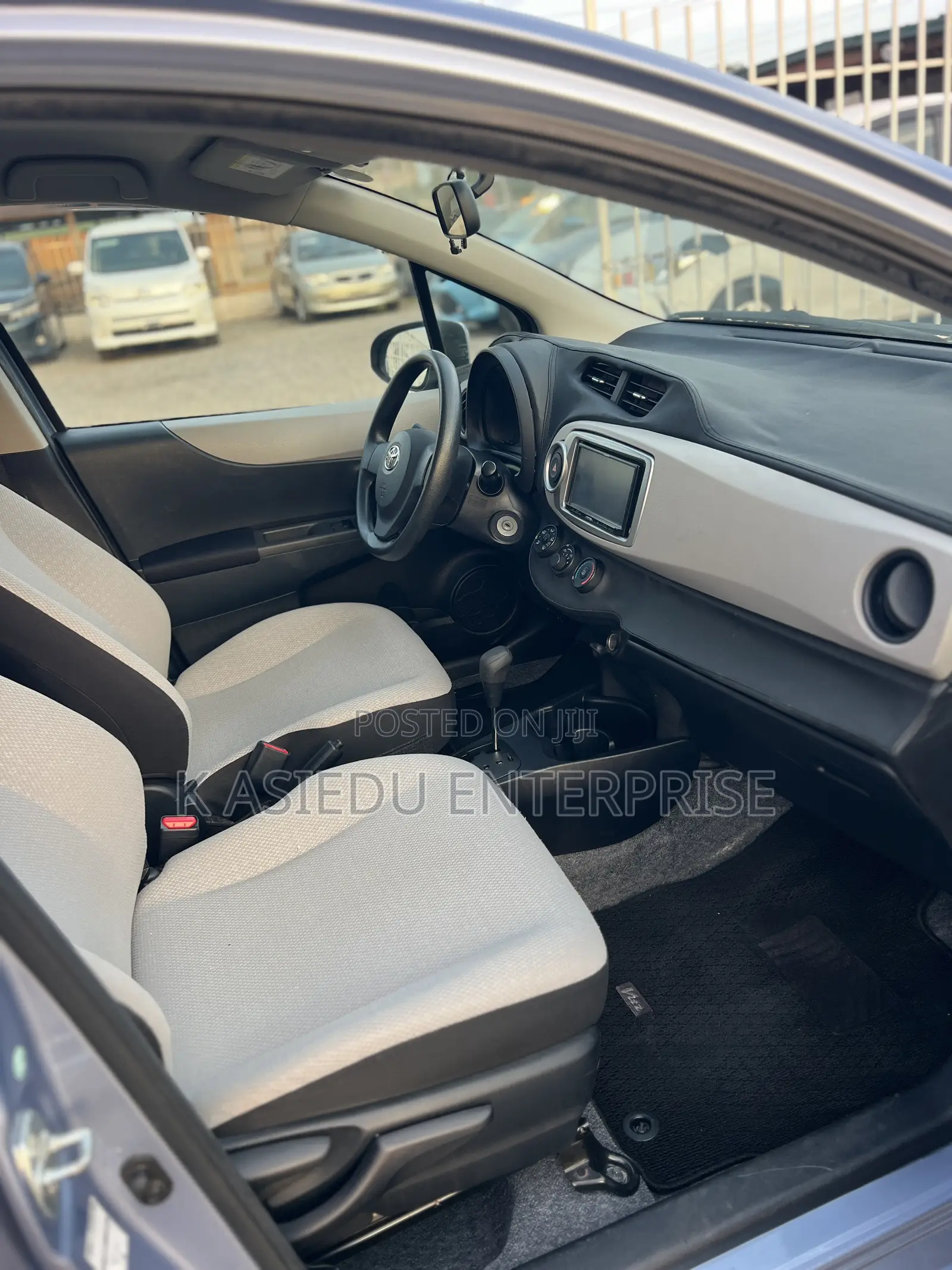 Toyota Vitz 1.3 AWD 3dr 2013 Blue