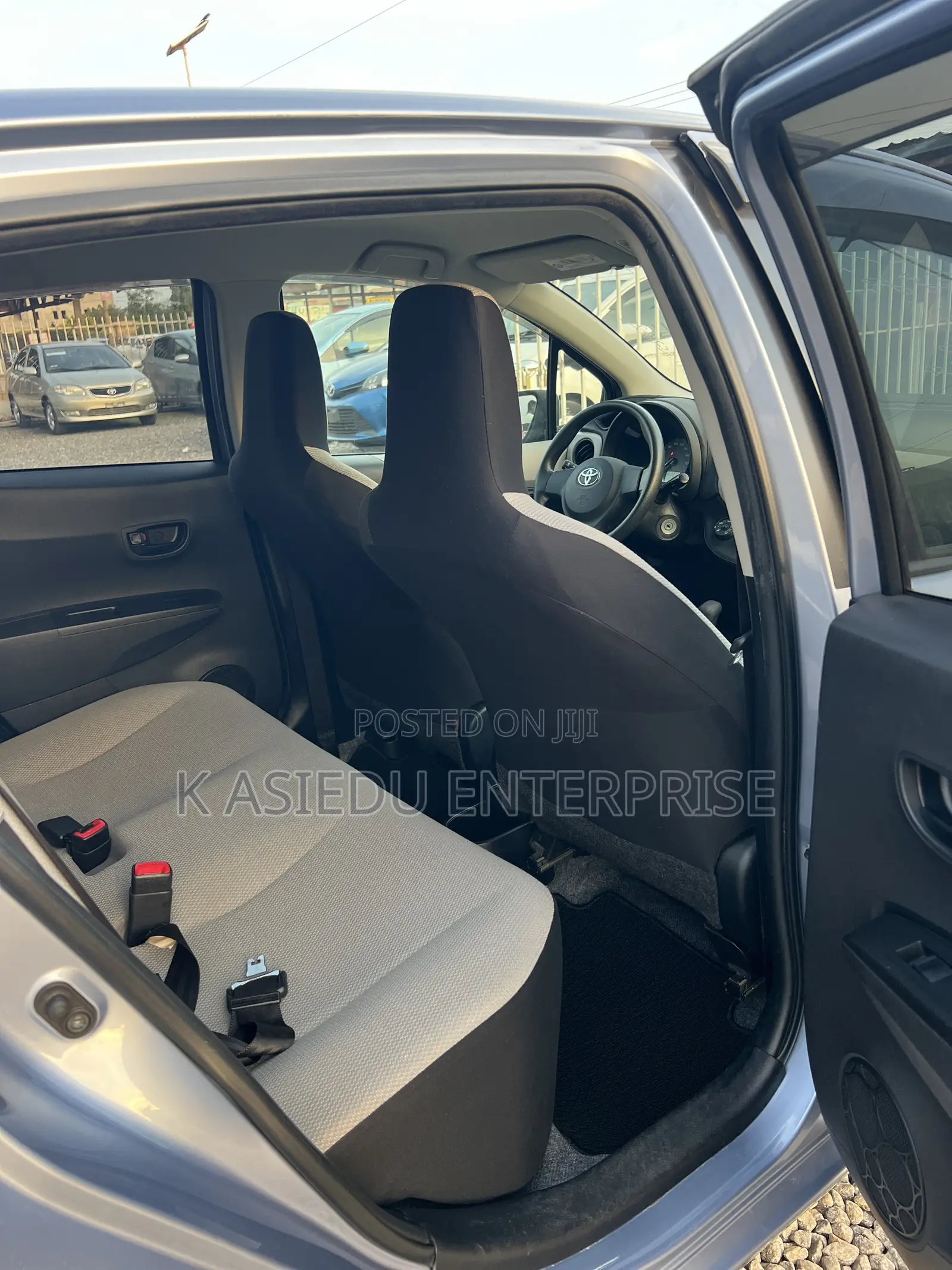 Toyota Vitz 1.3 AWD 3dr 2013 Blue