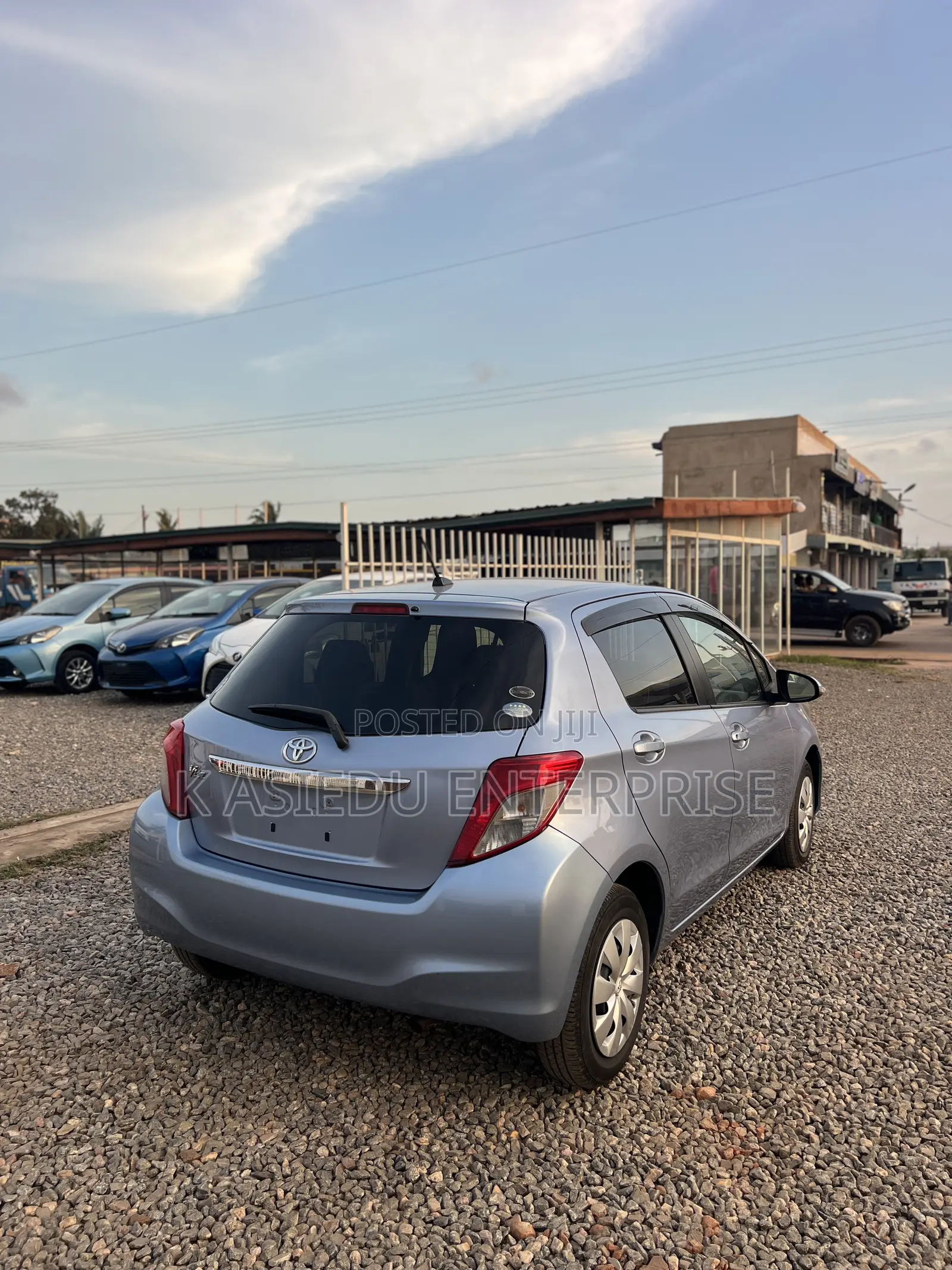 Toyota Vitz 1.3 AWD 3dr 2013 Blue