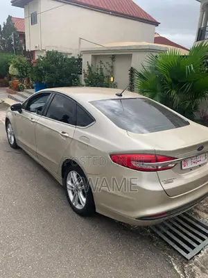 Ford Fusion SE AWD 2018 Gold