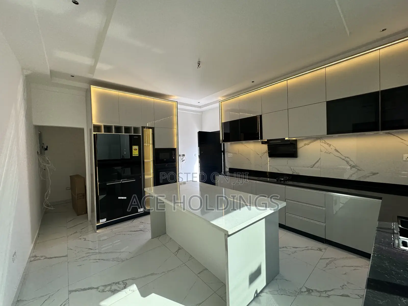4bdrm Mansion in Amrahia for sale
