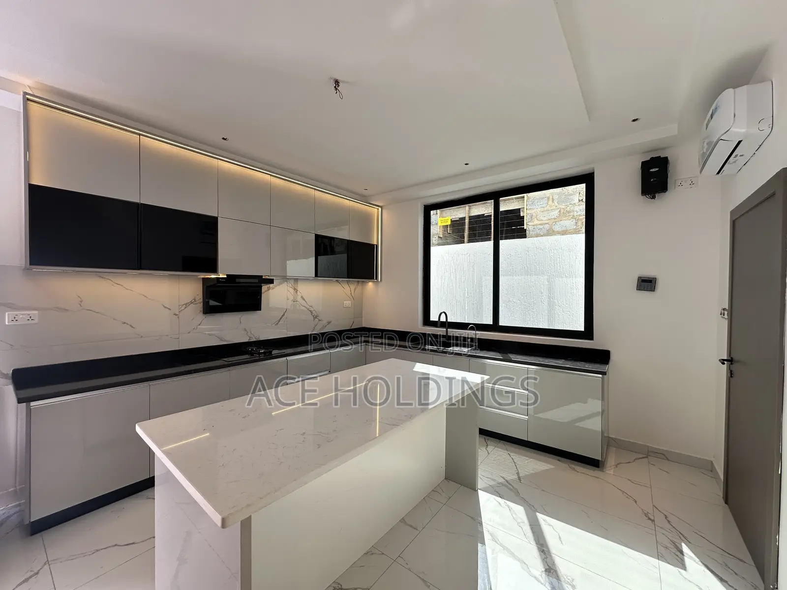 4bdrm Mansion in Amrahia for sale