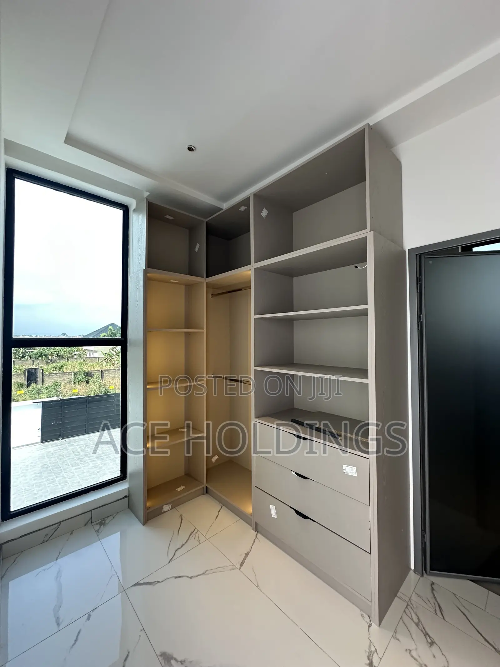 4bdrm Mansion in Amrahia for sale