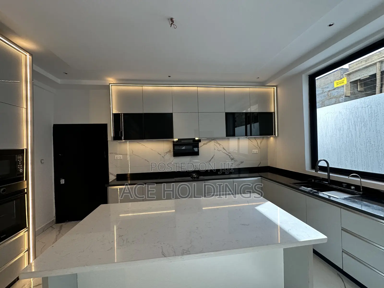 4bdrm Mansion in Amrahia for sale