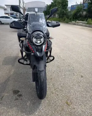 Suzuki V-Strom 2023 Red