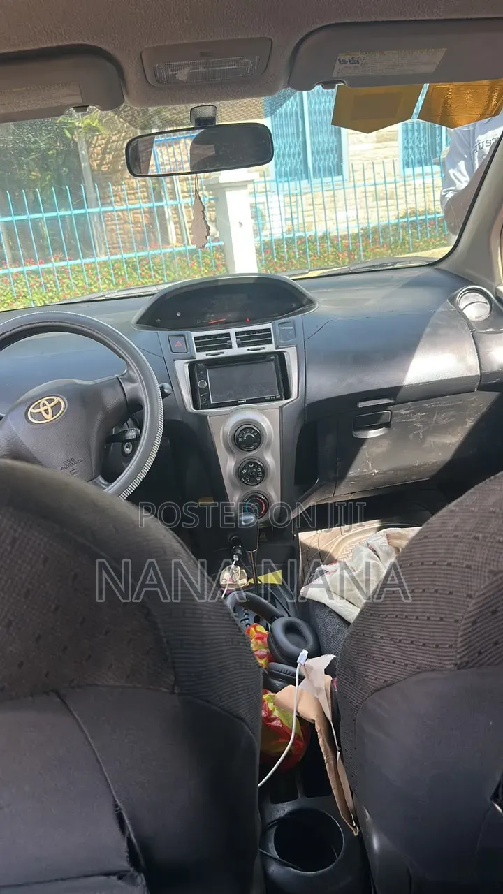 Toyota Yaris 2010 Black