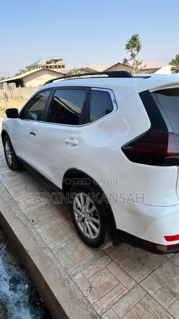 Nissan Rogue SV FWD 2018 White