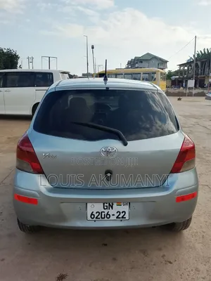 Toyota Vitz 1.3 AWD 3dr 2010 Silver