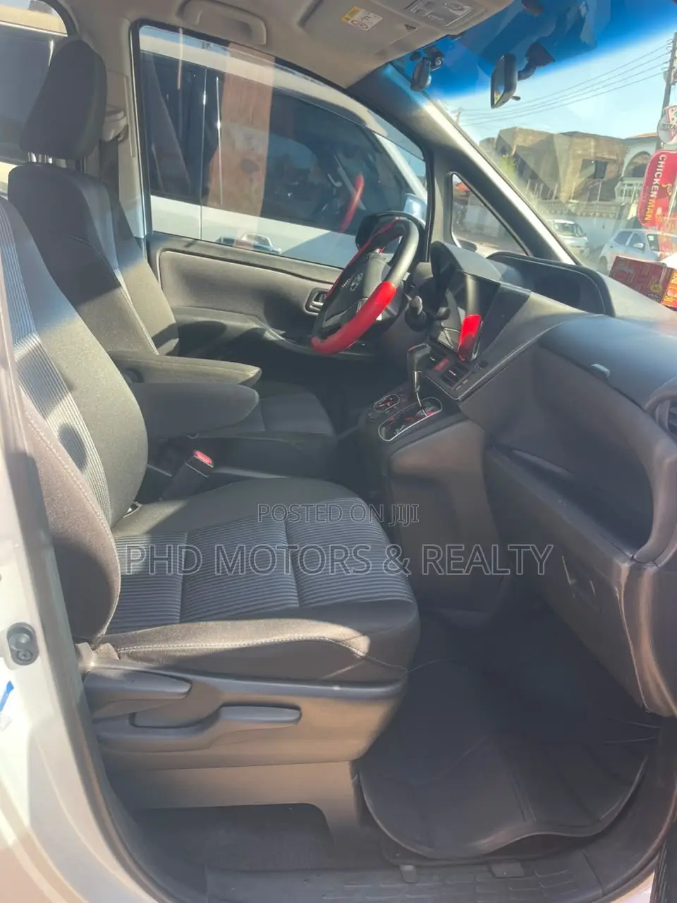Toyota Voxy X 2WD 8-Seater 2017 White