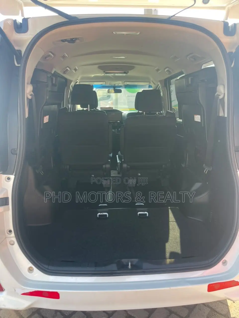 Toyota Voxy X 2WD 8-Seater 2017 White