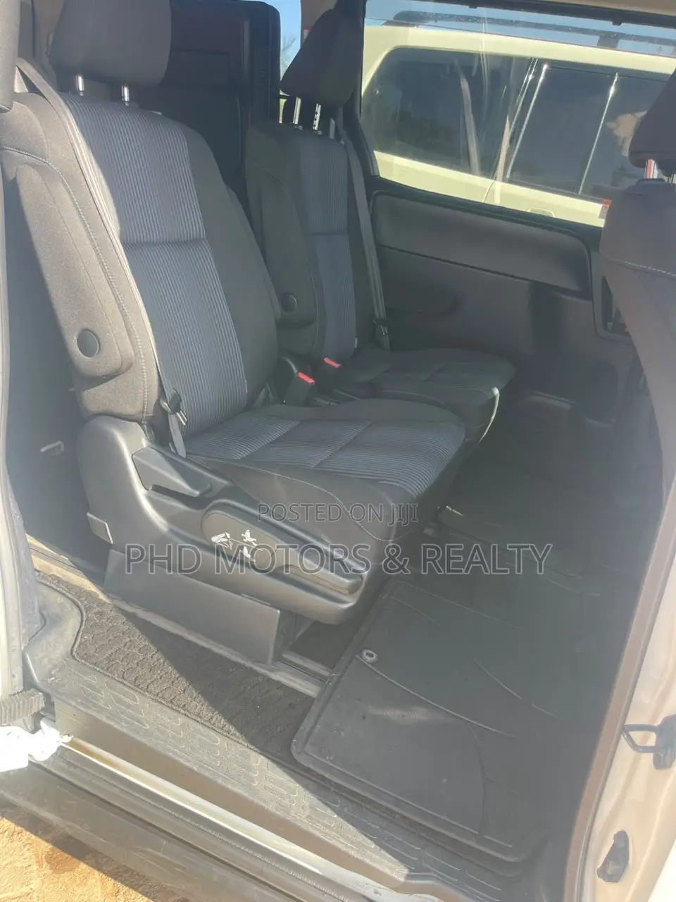 Toyota Voxy X 2WD 8-Seater 2017 White