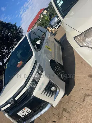 Toyota Voxy X 2WD 8-Seater 2017 White