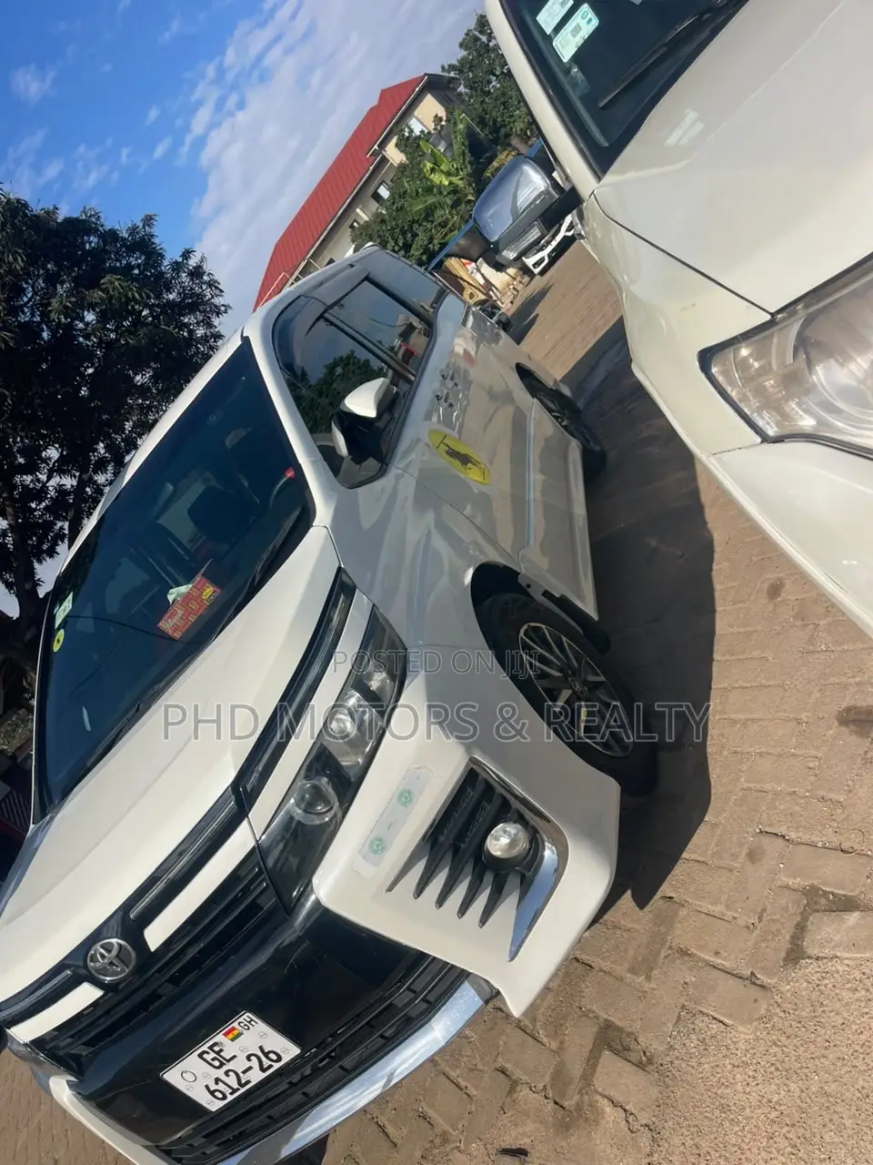 Toyota Voxy X 2WD 8-Seater 2017 White