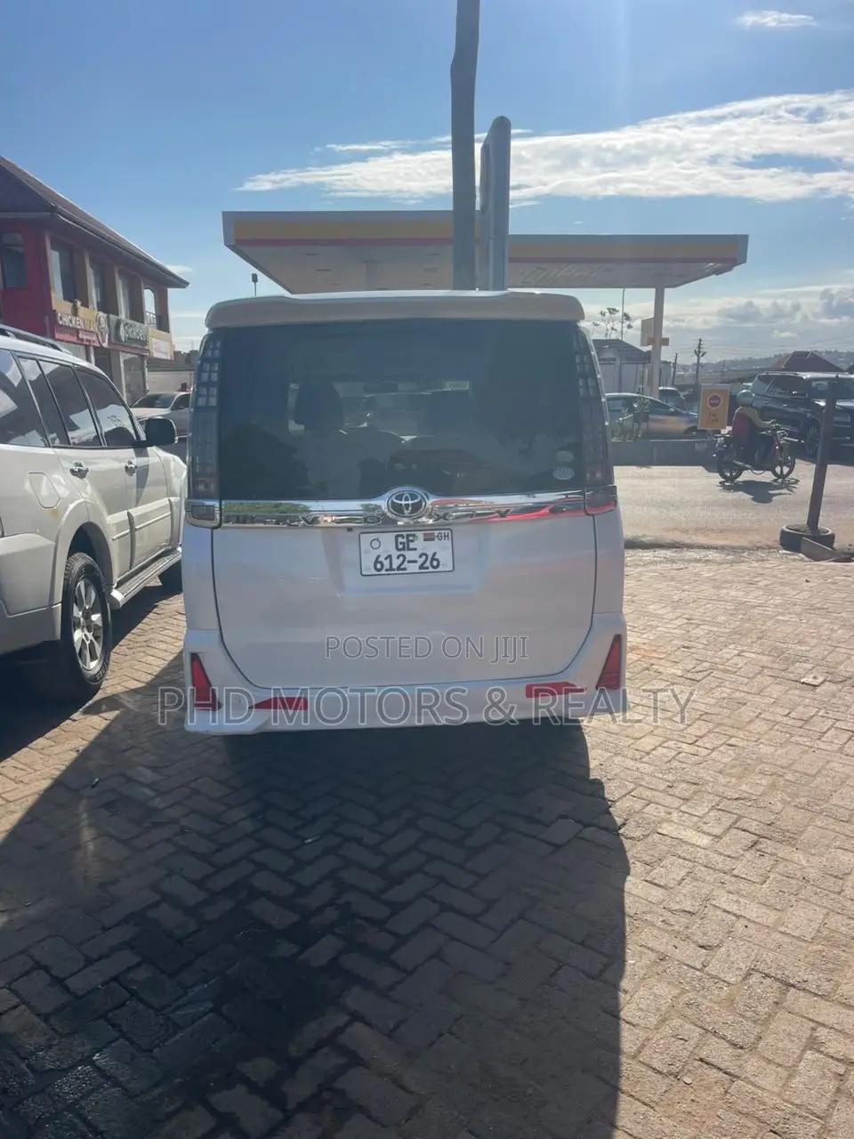 Toyota Voxy X 2WD 8-Seater 2017 White