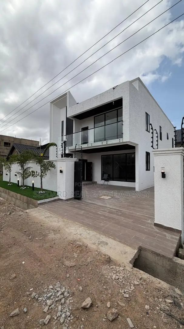 4bdrm House in Sefdard Properties, Ablekuma for sale