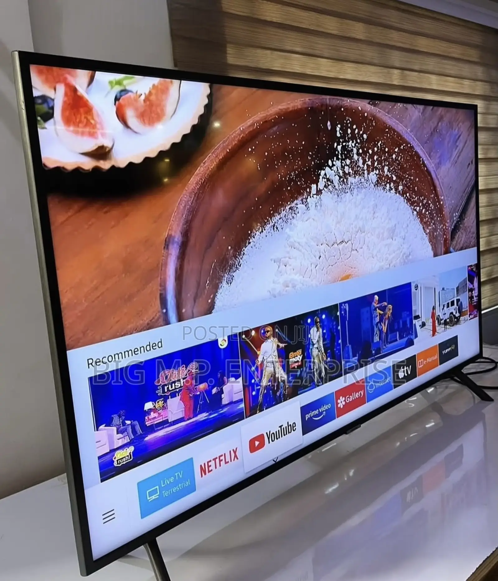 SAMSUNG 50 INCHES Series 7. Smart 4K UHD With Bluetooth, Apple AirPlay