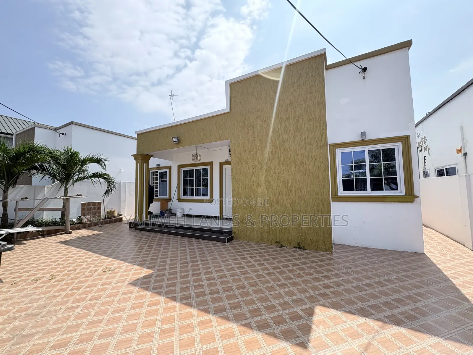 3bdrm House in Community 18 Block, Spintex for rent