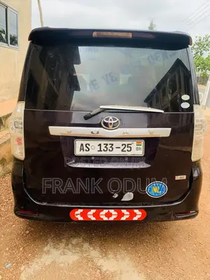 Toyota Voxy 2013 Black