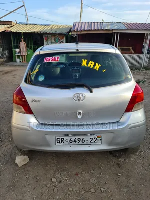 Toyota Vitz 2010 Silver
