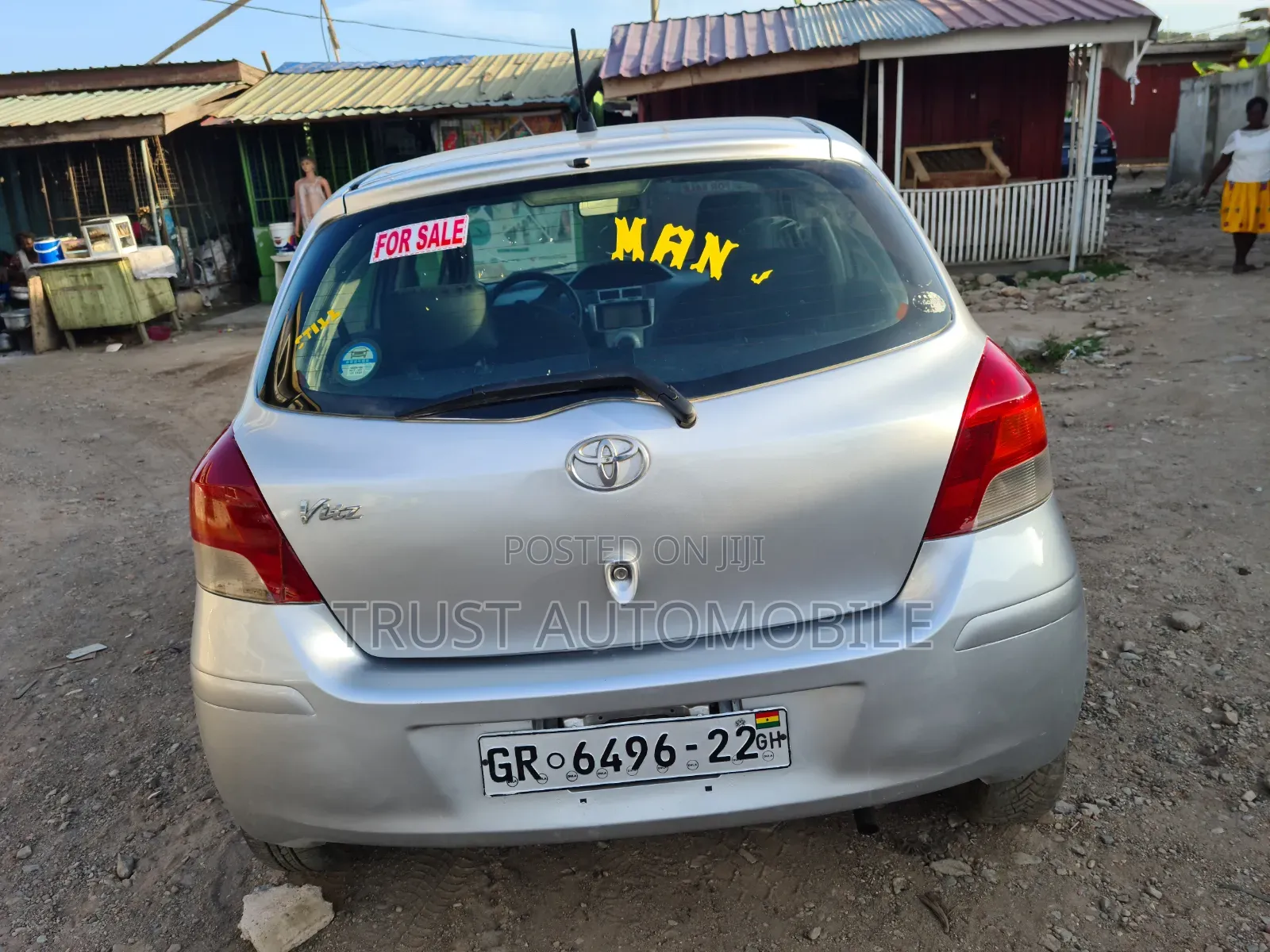 Toyota Vitz 2010 Silver