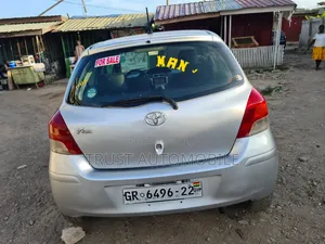 Toyota Vitz 2010 Silver