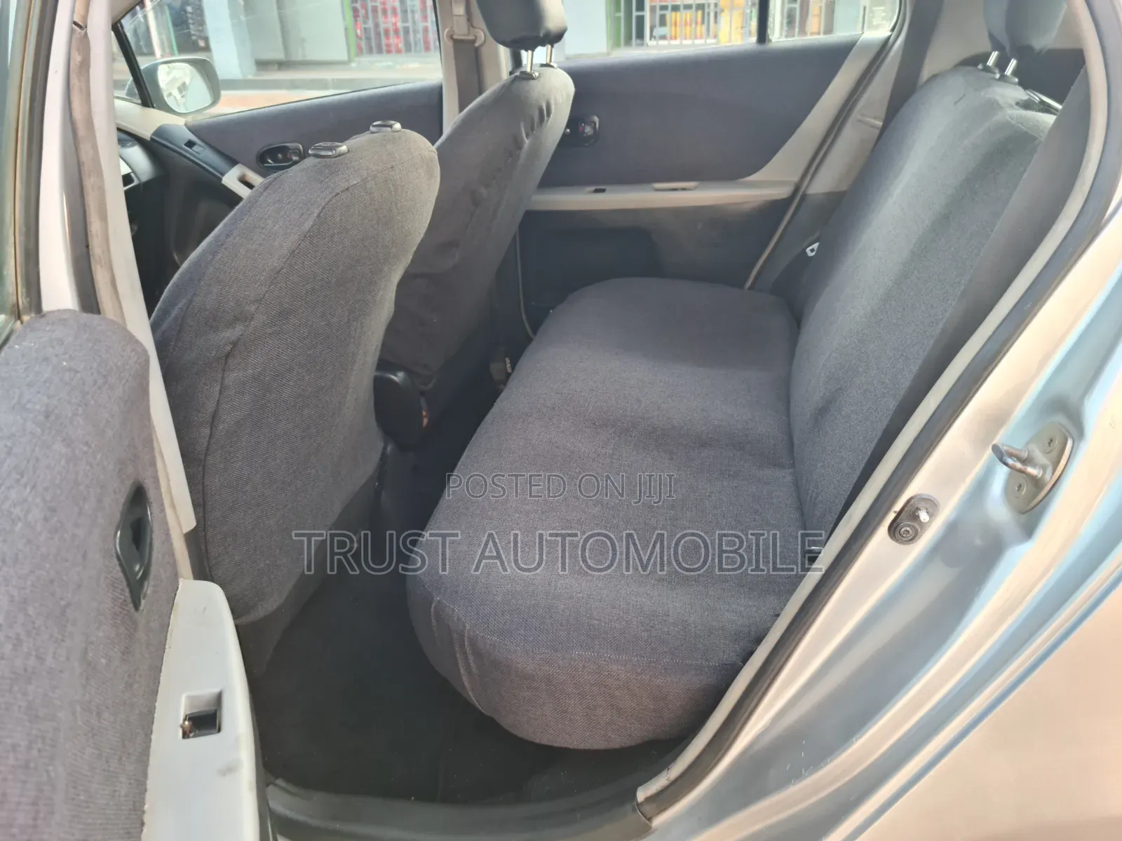 Toyota Vitz 2010 Silver