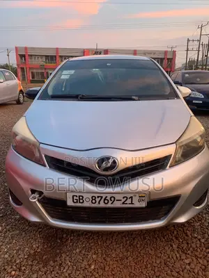 Toyota Vitz 2013 Silver