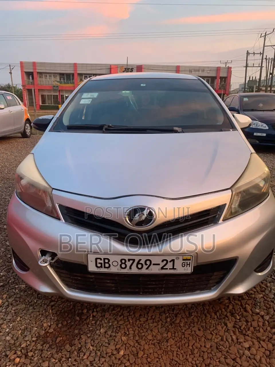 Toyota Vitz 2013 Silver