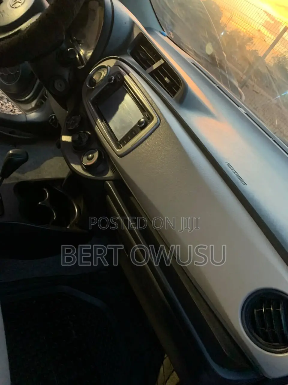 Toyota Vitz 2013 Silver