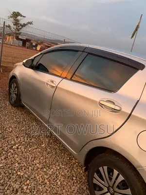 Toyota Vitz 2013 Silver