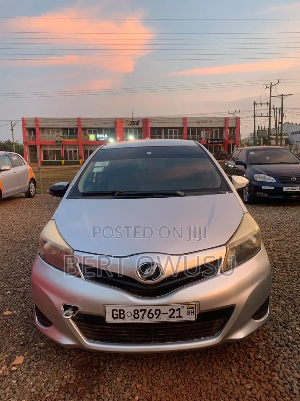 Toyota Vitz 2013 Silver