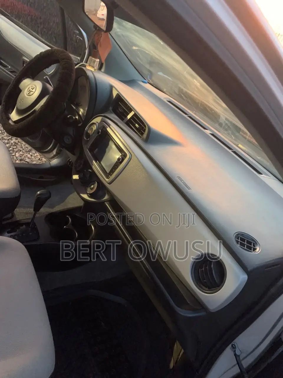 Toyota Vitz 2013 Silver