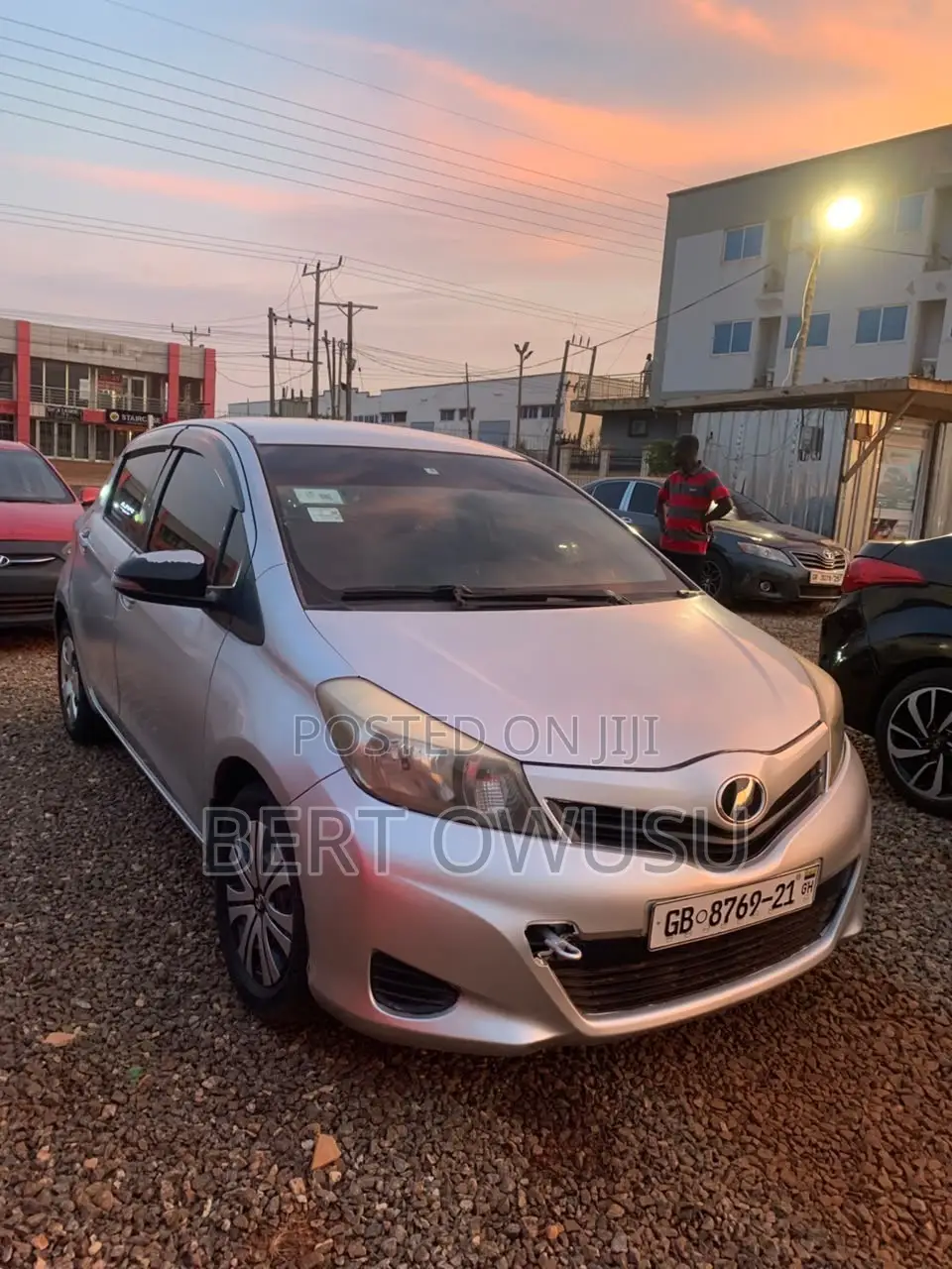 Toyota Vitz 2013 Silver