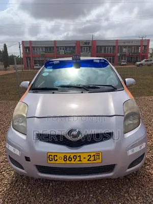 Toyota Yaris 2010 Silver