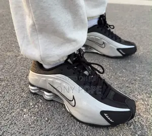 Nike Shox R4