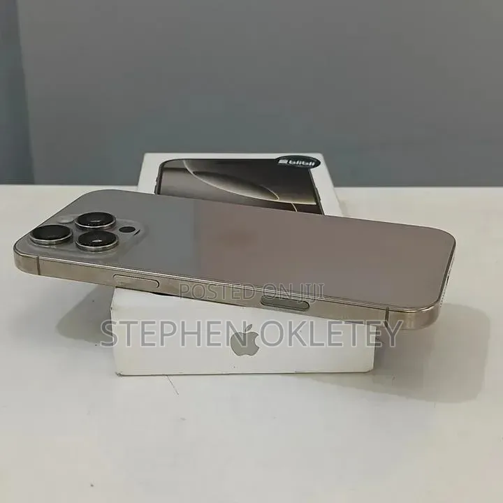 New Apple iPhone 15 Pro Max 256 GB Silver