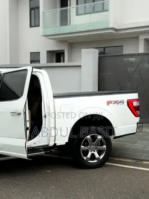 Ford F-150 LARIAT 2022 White