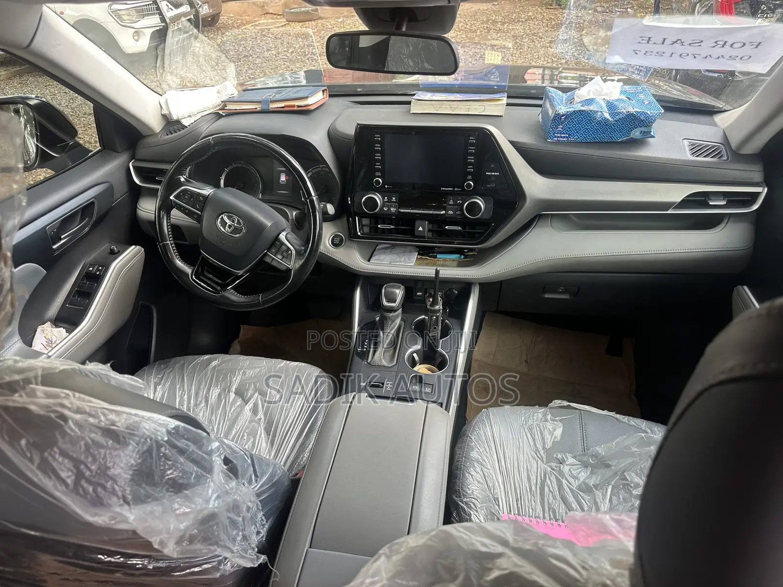 Toyota Highlander XLE 2021 Gray