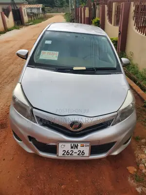 Toyota Vitz 2016 Silver