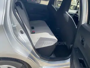 Toyota Vitz 2016 Silver