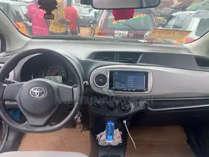 Toyota Vitz 2016 Silver
