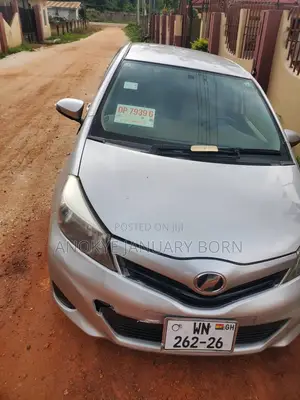 Toyota Vitz 2016 Silver