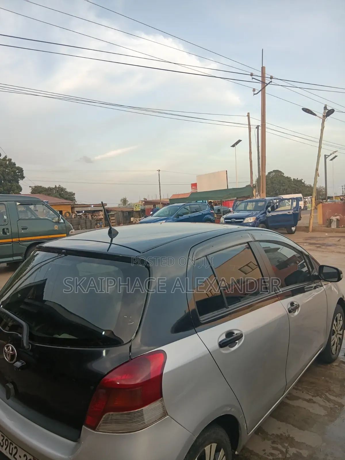 Toyota Vitz 2009 Silver