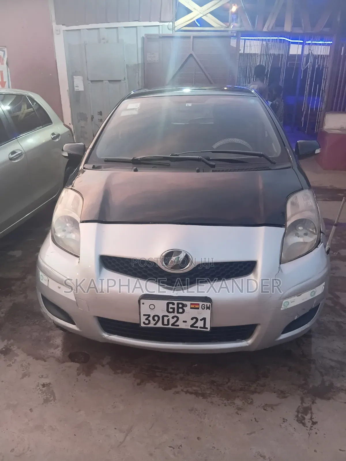 Toyota Vitz 2009 Silver