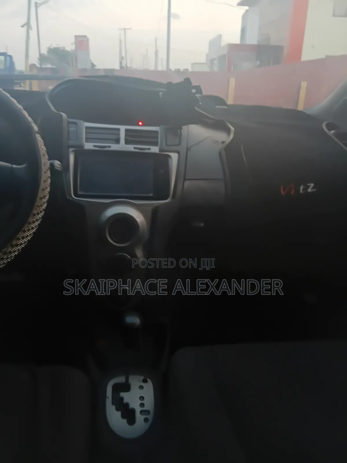 Toyota Vitz 2009 Silver